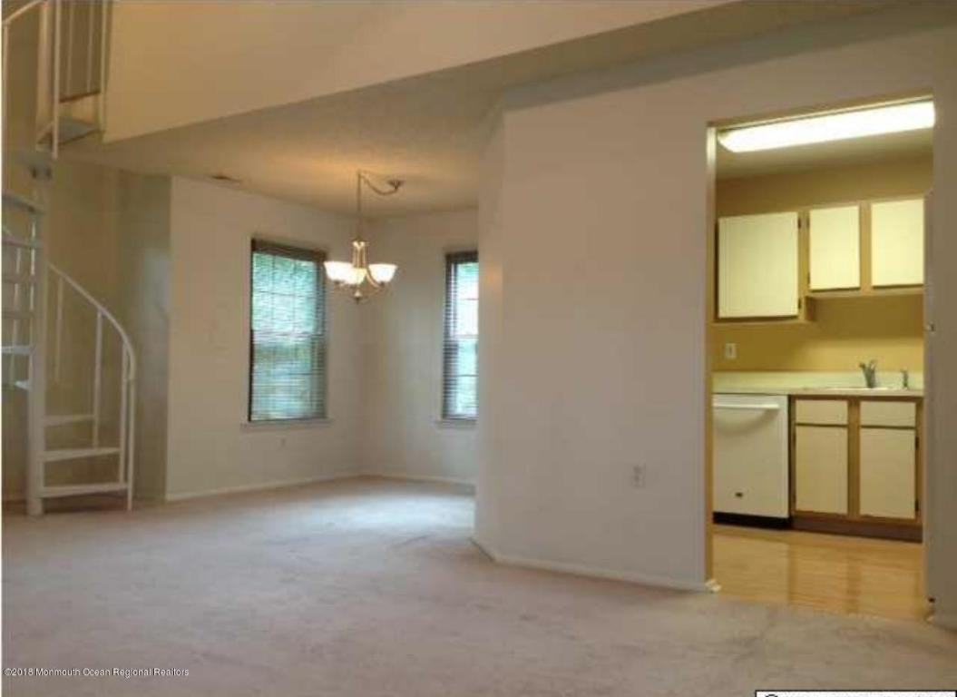 1005 Morning Glory Ct - Photo 2 of 3