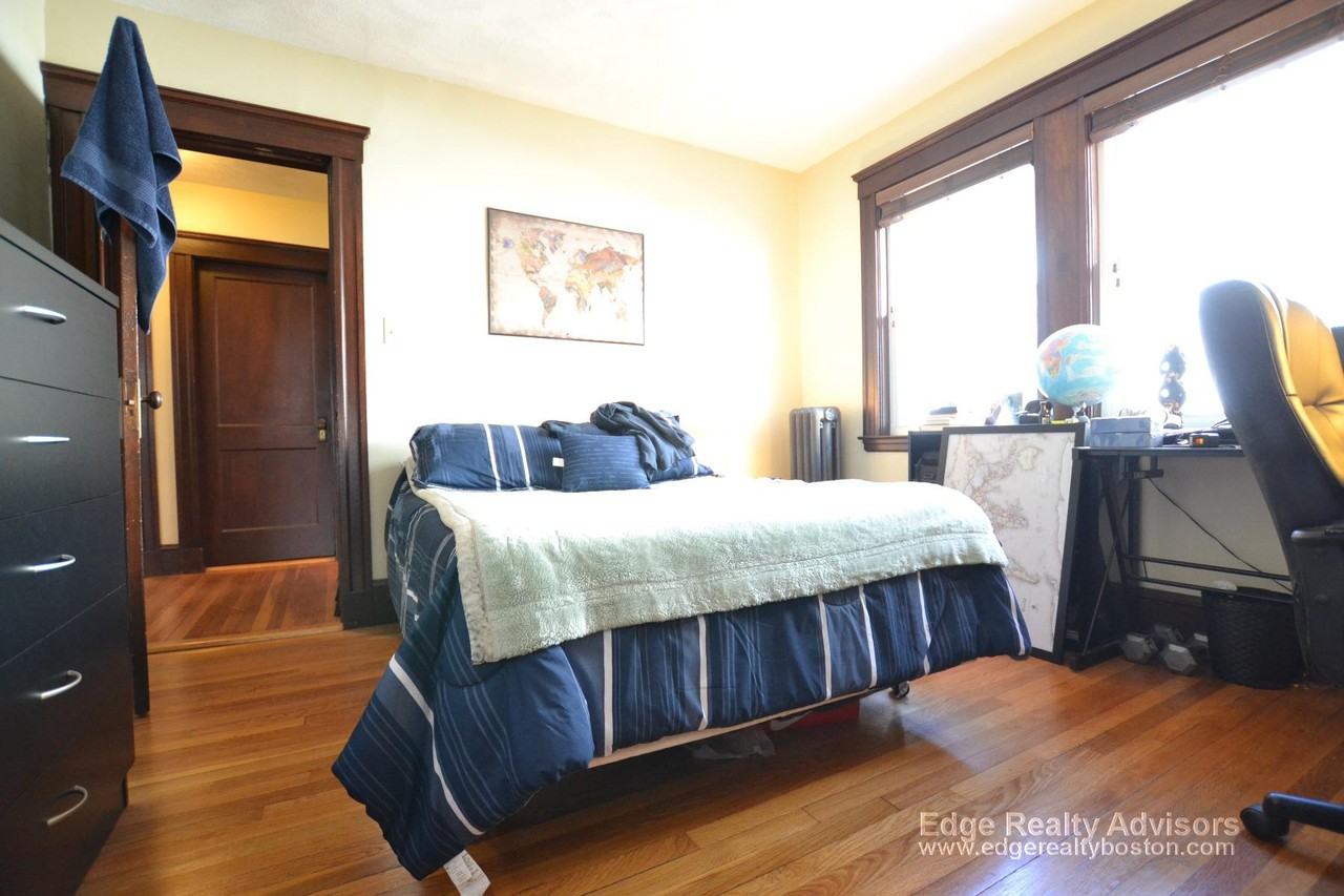 31 Willoughby Street #4 - Photo 3 of 9