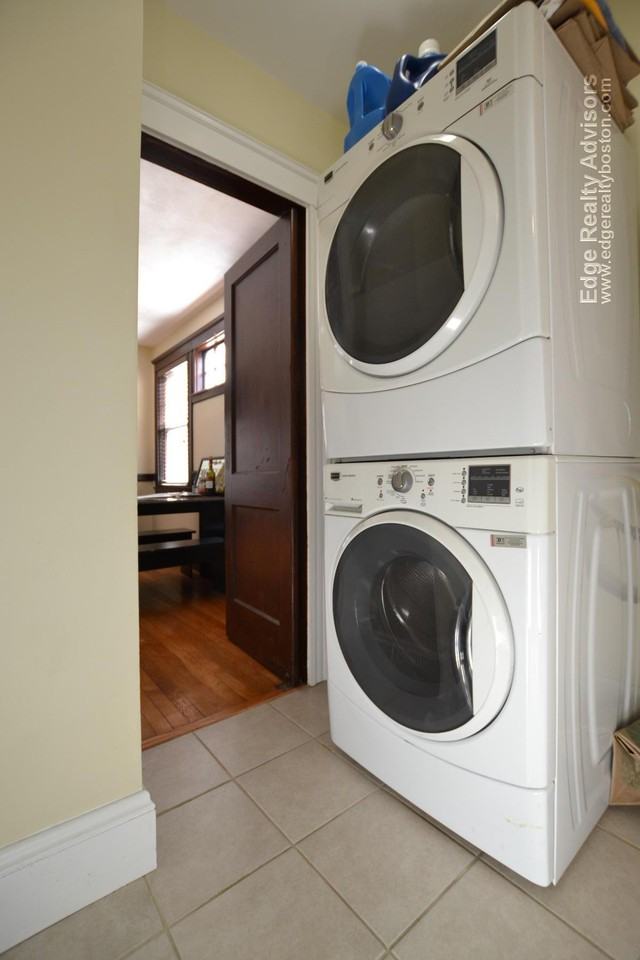 31 Willoughby Street #4 - Photo 4 of 9