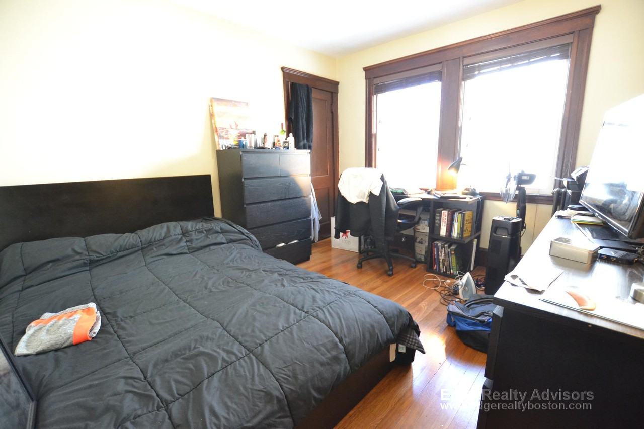 31 Willoughby Street #4 - Photo 6 of 9