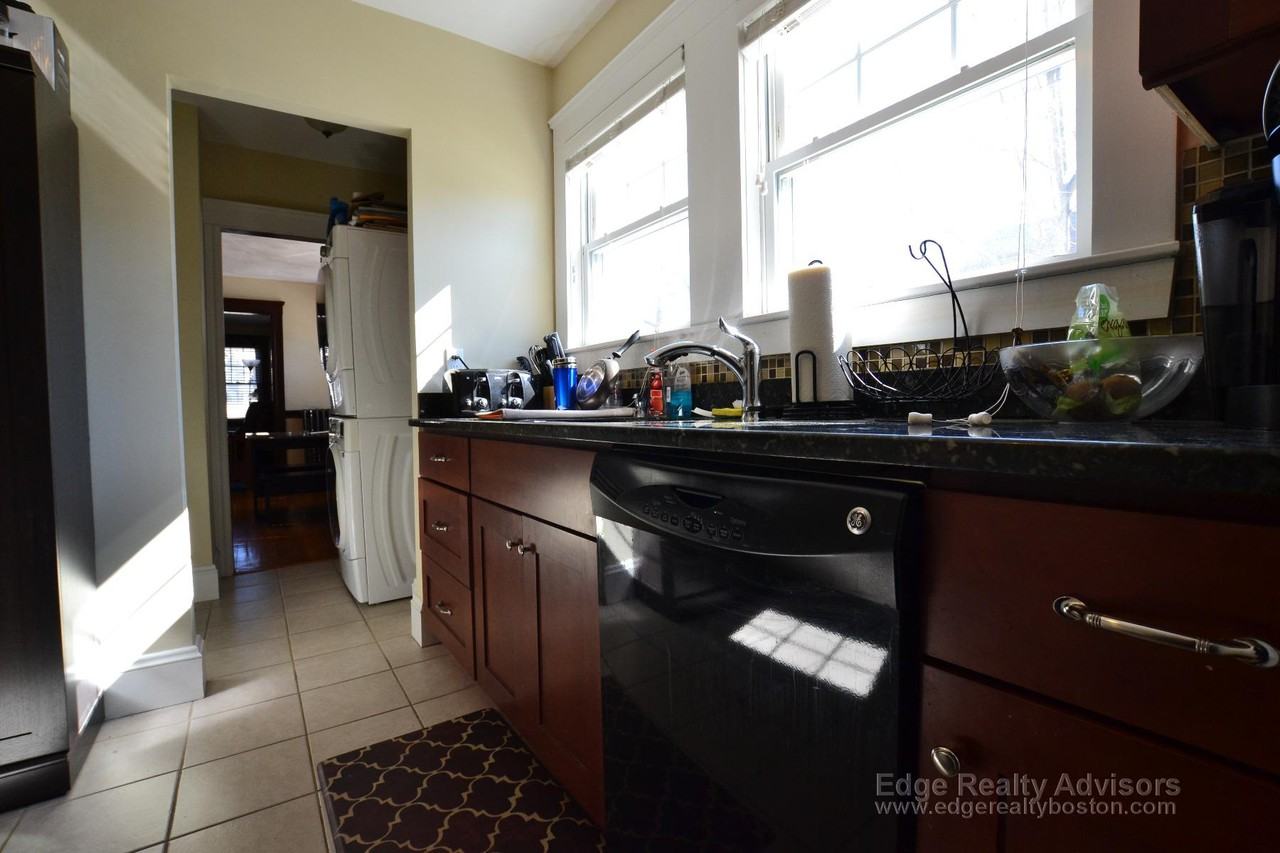 31 Willoughby Street #4 - Photo 2 of 9