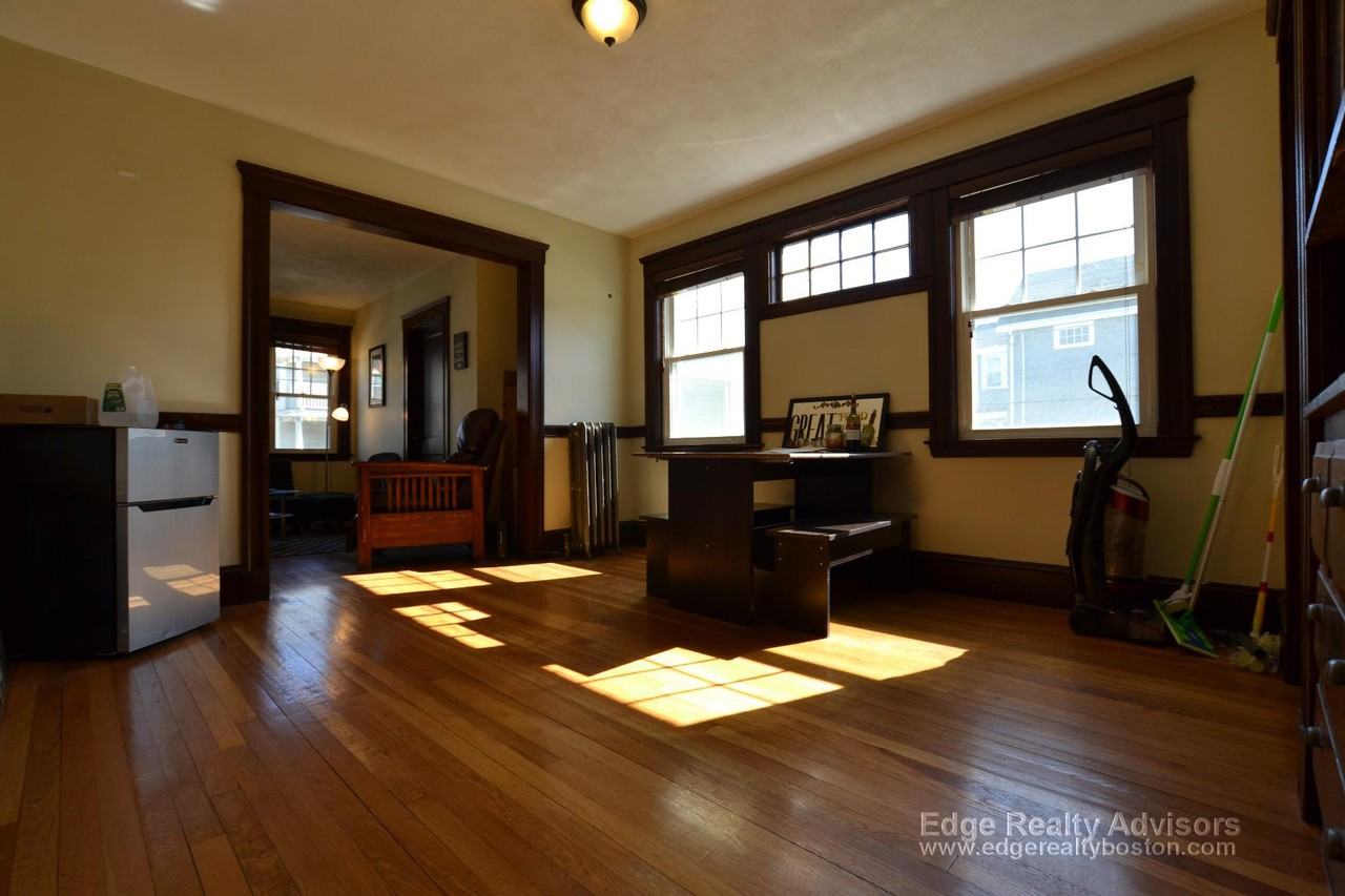 31 Willoughby Street #4 - Photo 7 of 9