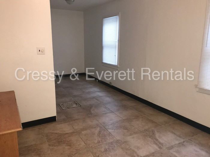 442 S Grant St - Photo 2 of 9