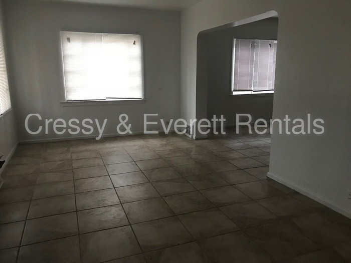 442 S Grant St - Photo 3 of 9