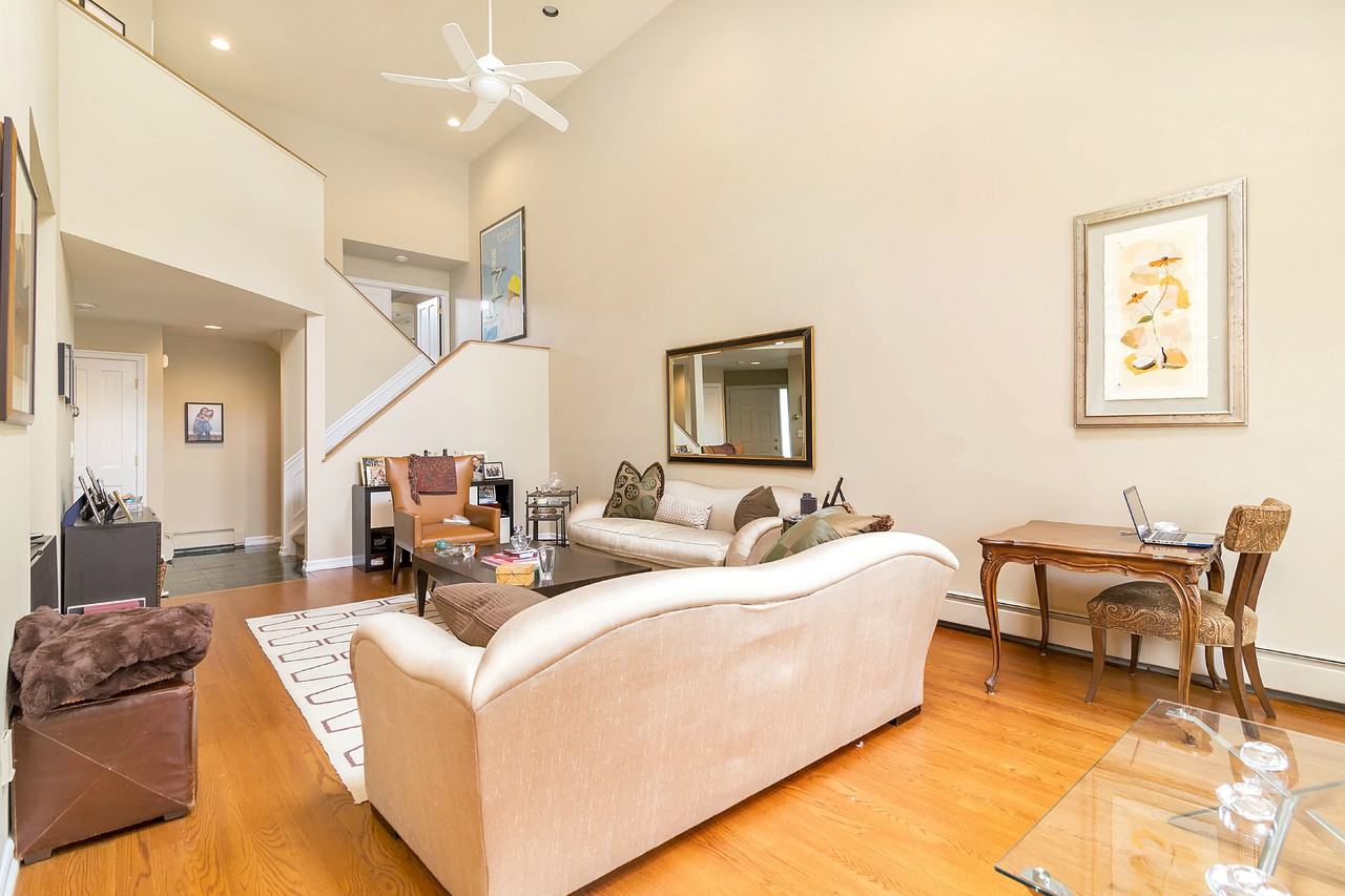 402 Dogwood Ct - Photo 3 of 19