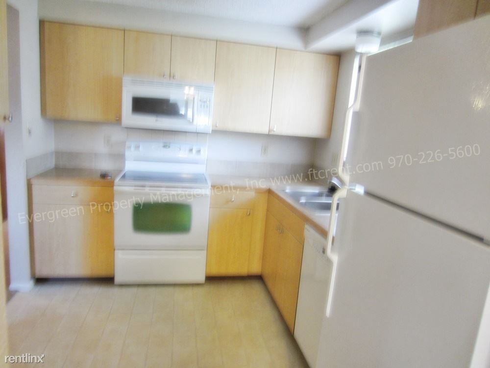 915 Camelot Ct - Photo 2 of 9