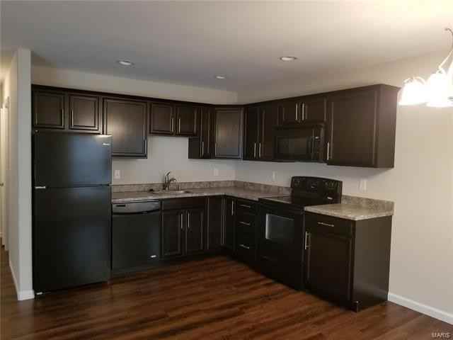425 Third St - Photo 3 of 8