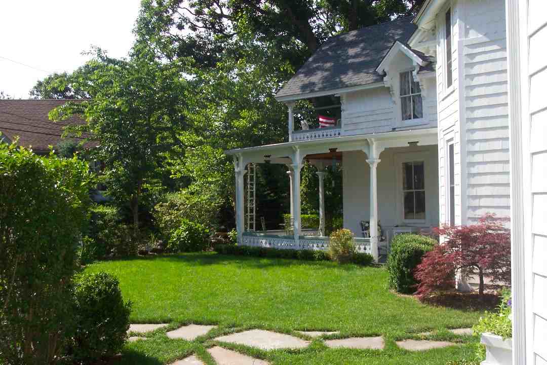 2 Wesley Ave - Photo 3 of 10