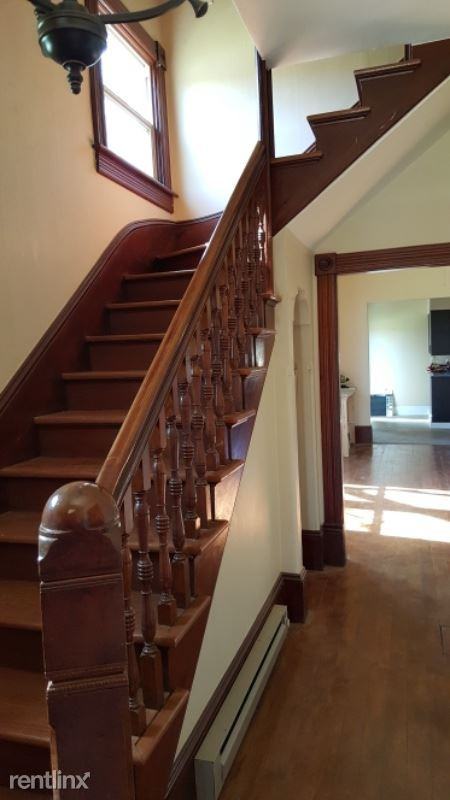 45 NE Court St - Photo 2 of 5