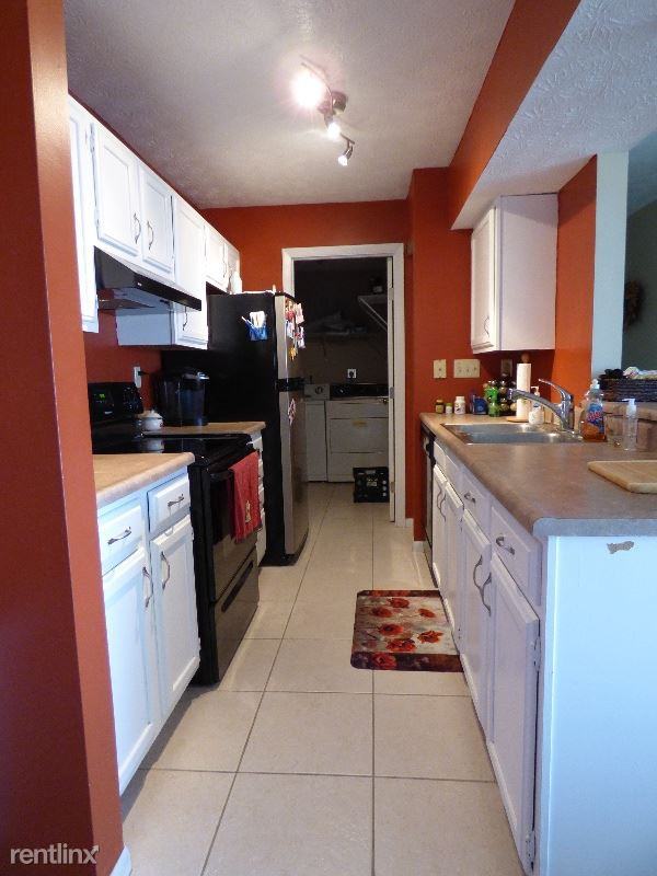 8939 Eagleview Dr - Photo 3 of 13