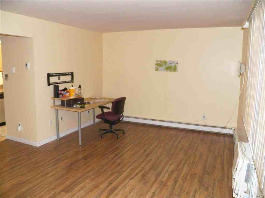 27 Poplar Ln - Photo 3 of 12