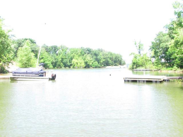 1287 Lakepoint Dr - Photo 3 of 45