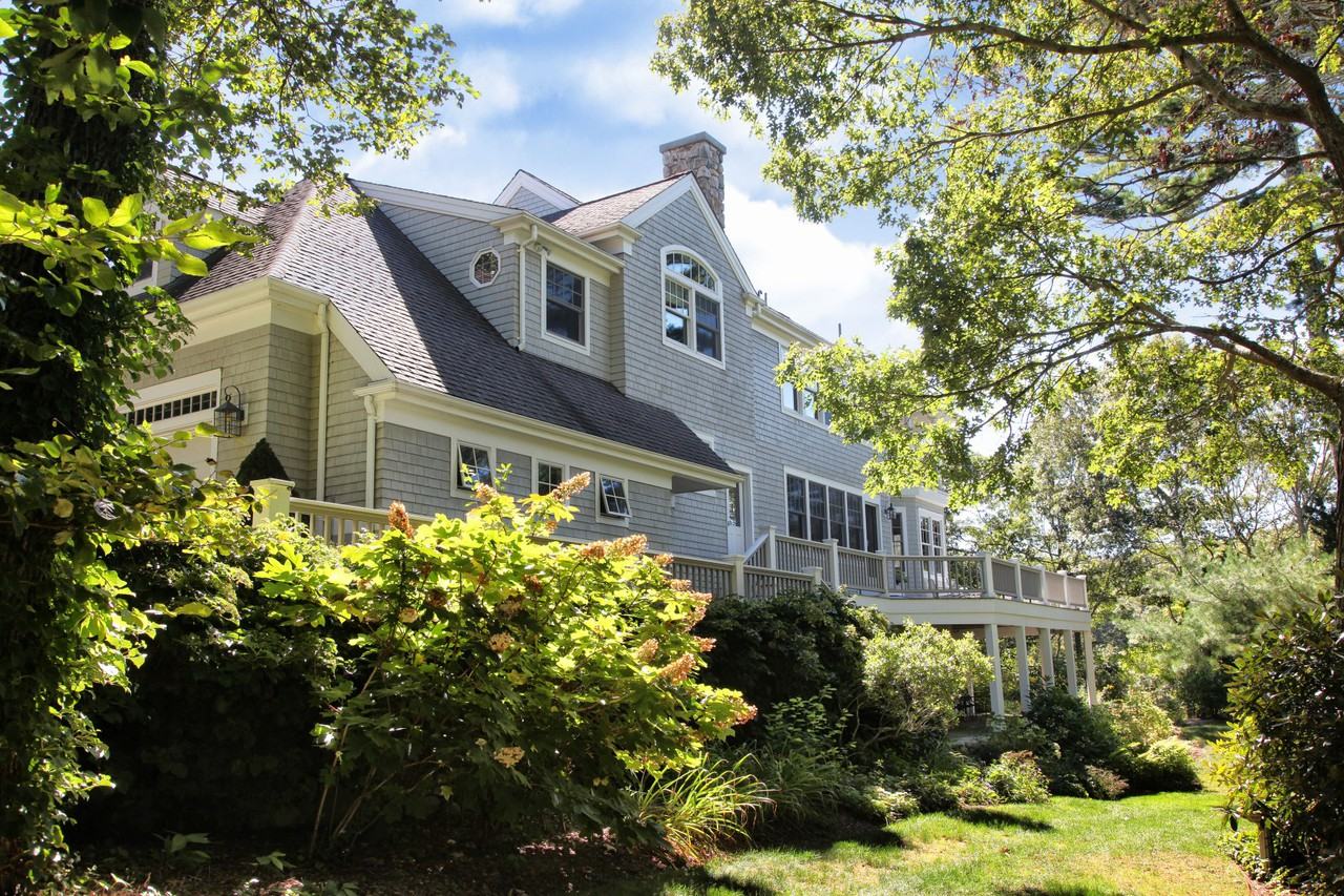 210 Quissett Ave - Photo 2 of 25