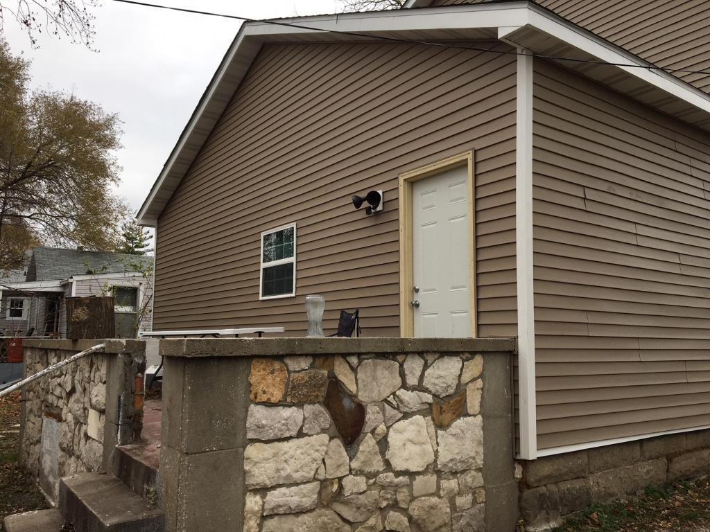 305 N 8th St - Photo 3 of 18