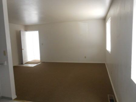 190 W 3rd St - Photo 3 of 11
