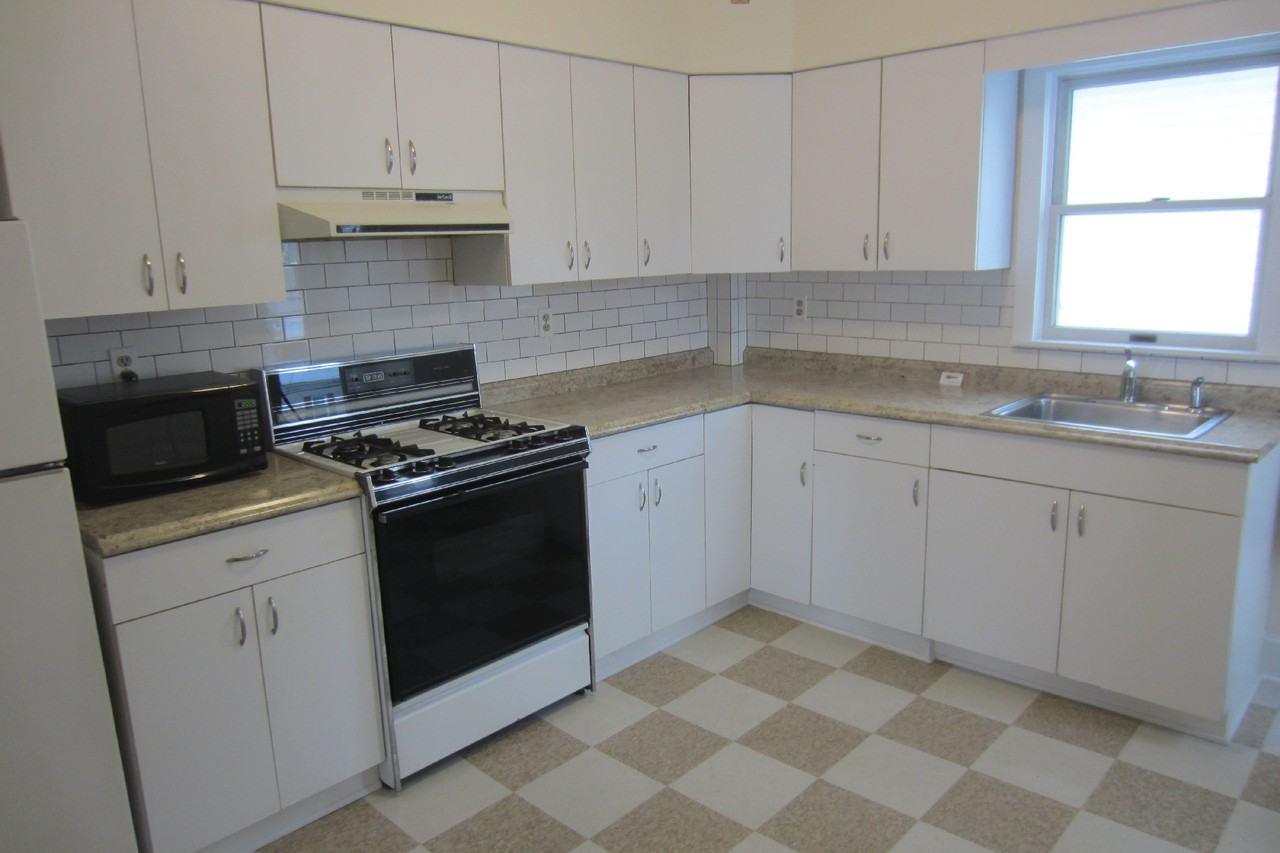 35 Montrose Ave - Photo 3 of 13