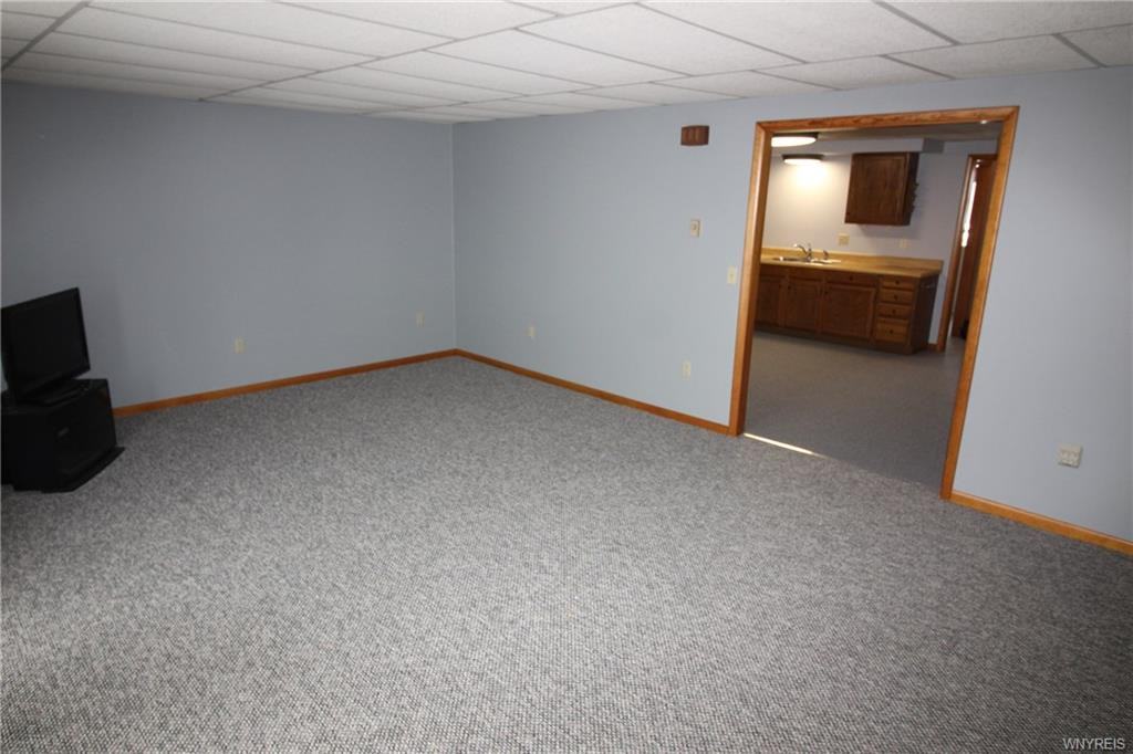 12231 Hutchinson Rd - Photo 2 of 9