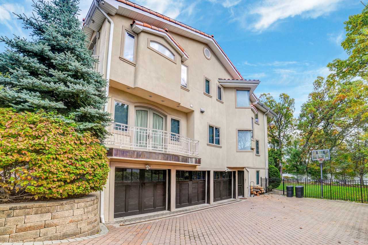 671 Summit St - Photo 2 of 23