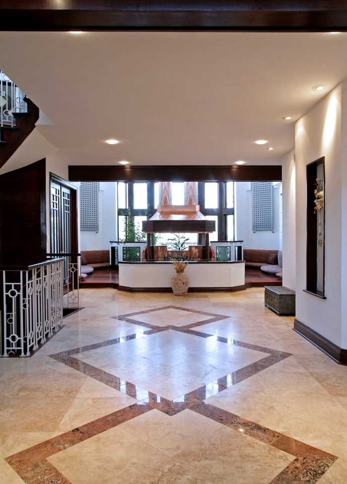 671 Summit St - Photo 3 of 23