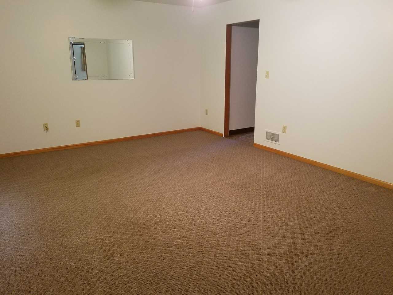 301 N Jeffers St - Photo 3 of 12