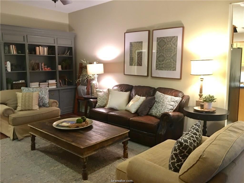 1805 Francis Cir - Photo 2 of 10