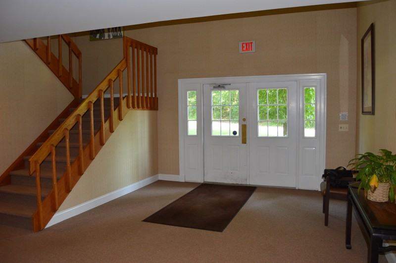 5 Manor Dr #5 - Photo 3 of 18