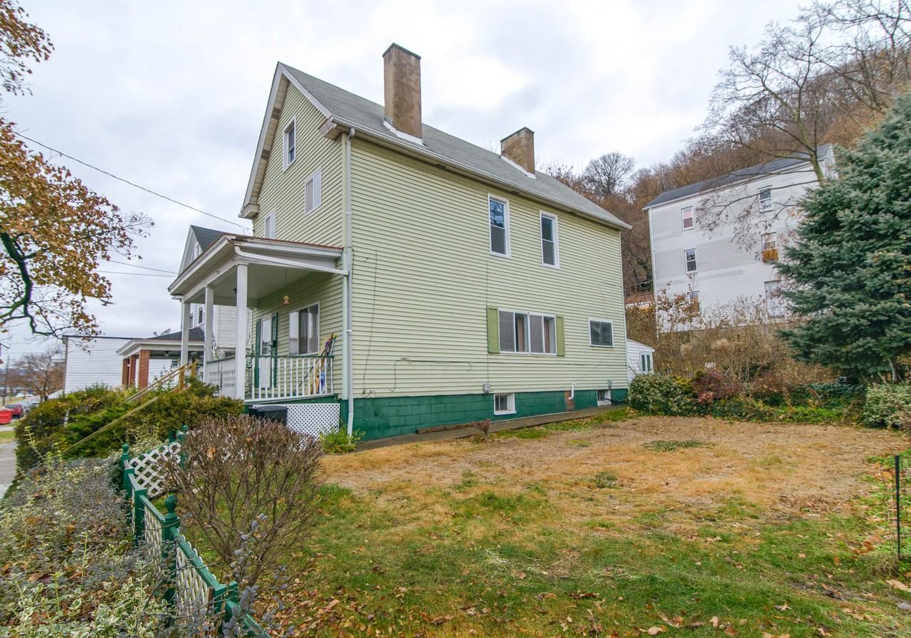 104 Broad St - Photo 2 of 23