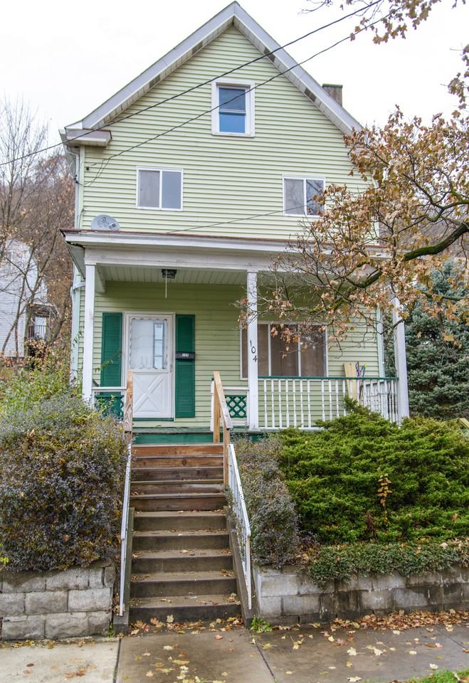 104 Broad St - Photo 3 of 23