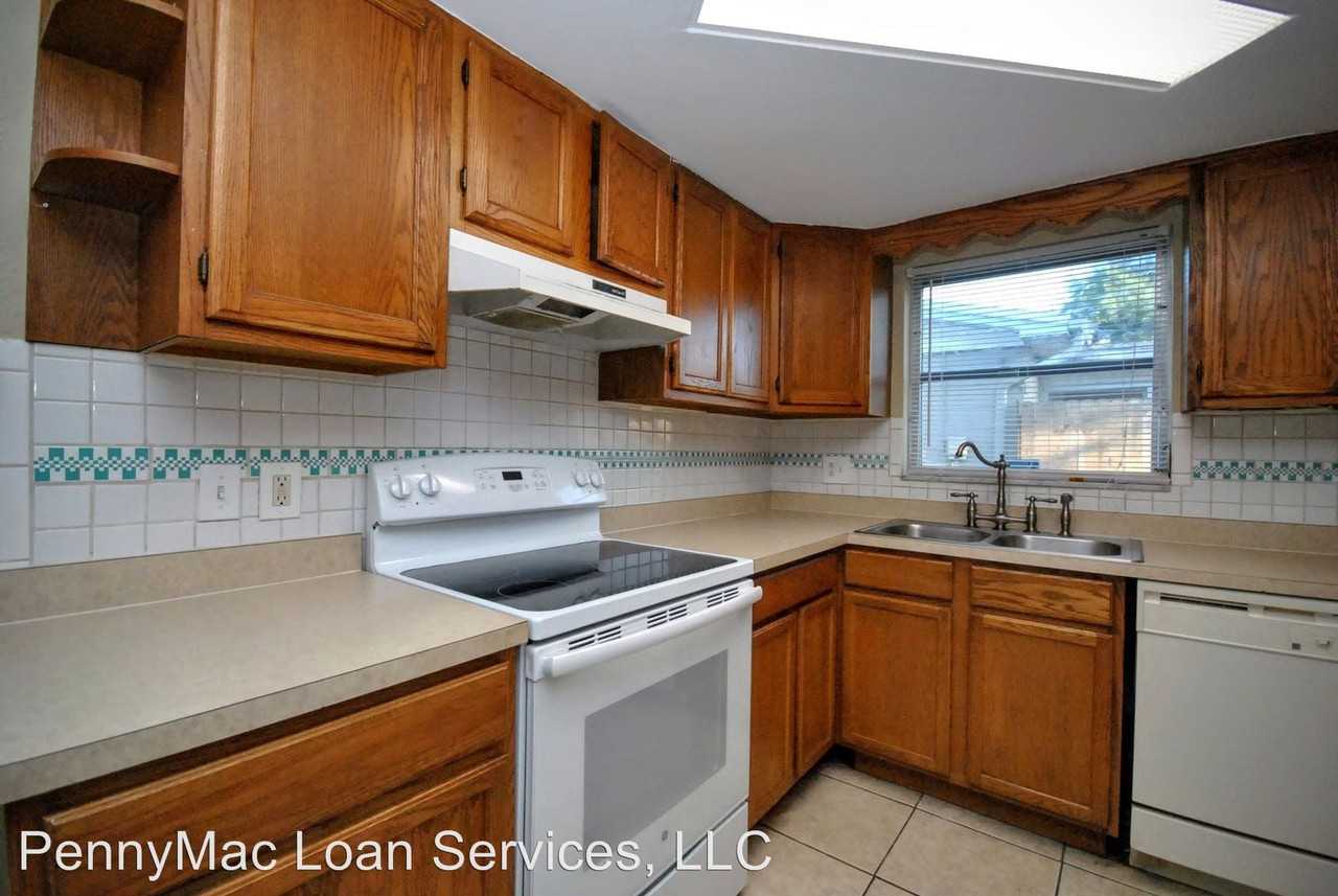 1103 Chelsea Ln - Photo 2 of 13