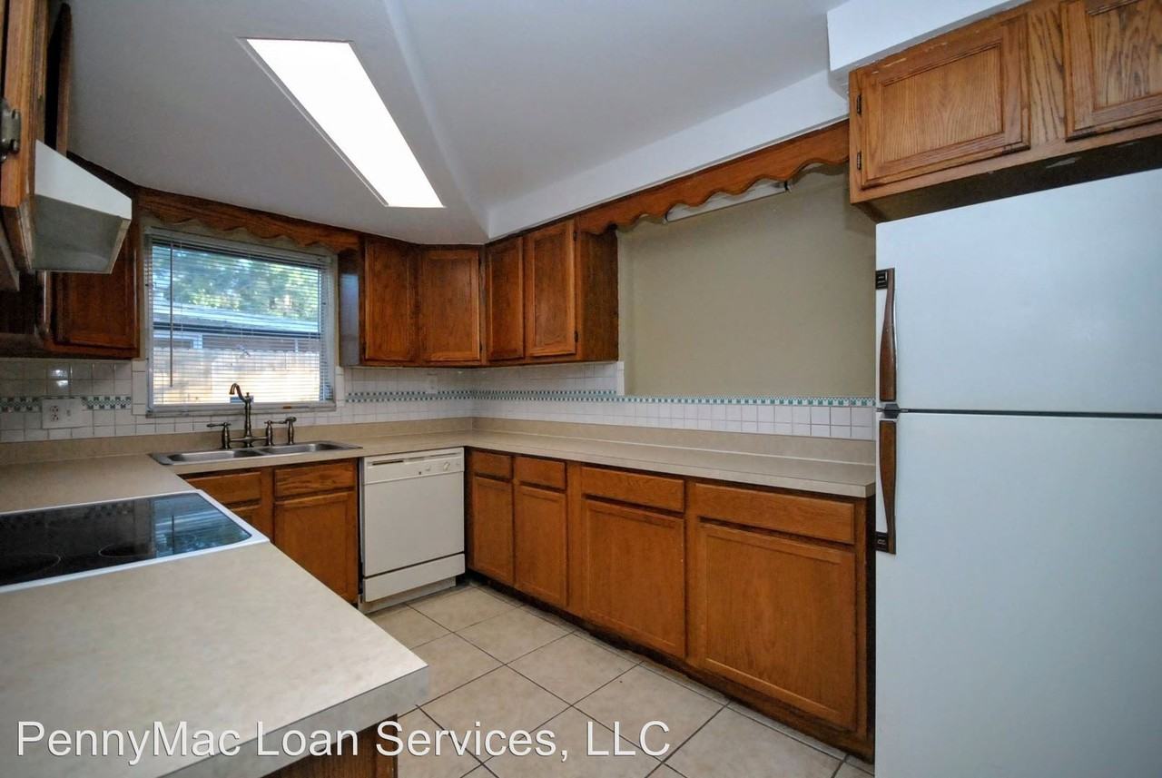 1103 Chelsea Ln - Photo 3 of 13