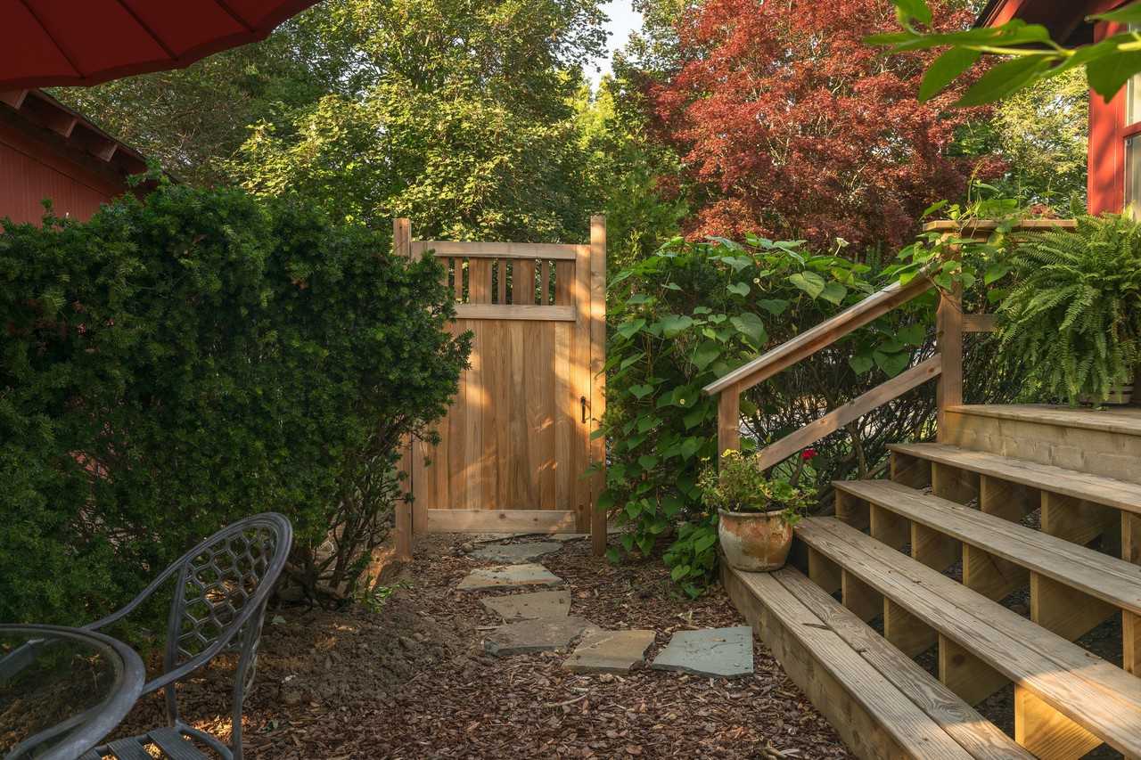 1010 Village Ln - Photo 2 of 10