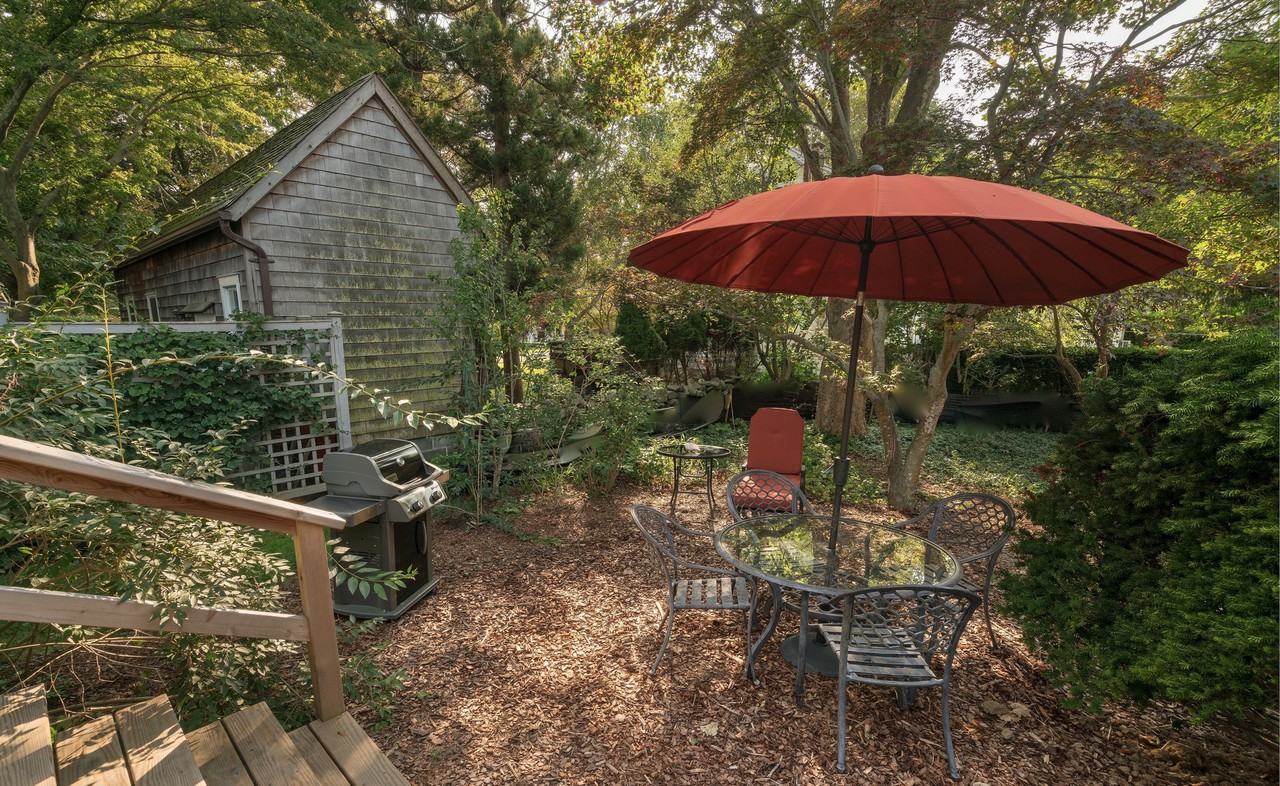 1010 Village Ln - Photo 3 of 10