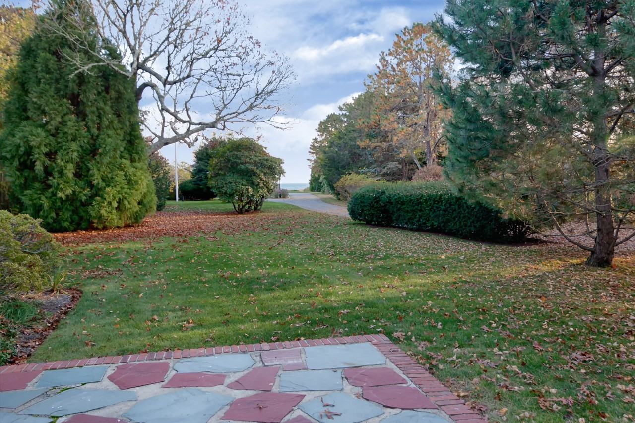 159 Seaview Ave - Photo 2 of 12