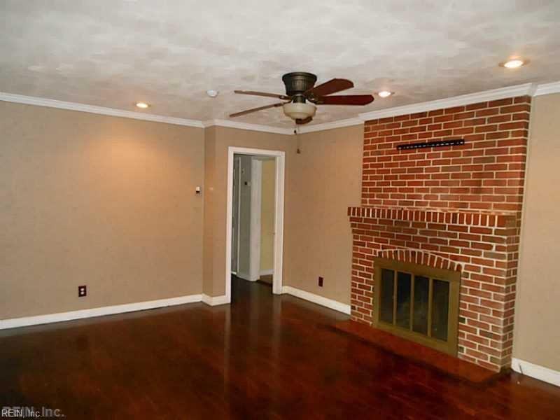 6919 Pallister Rd - Photo 3 of 12