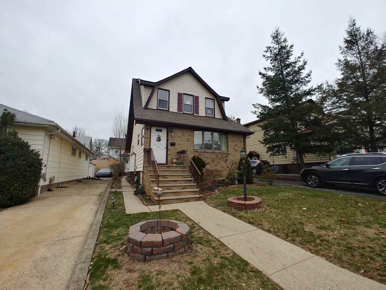 185 Fairview Ave - Photo 2 of 7
