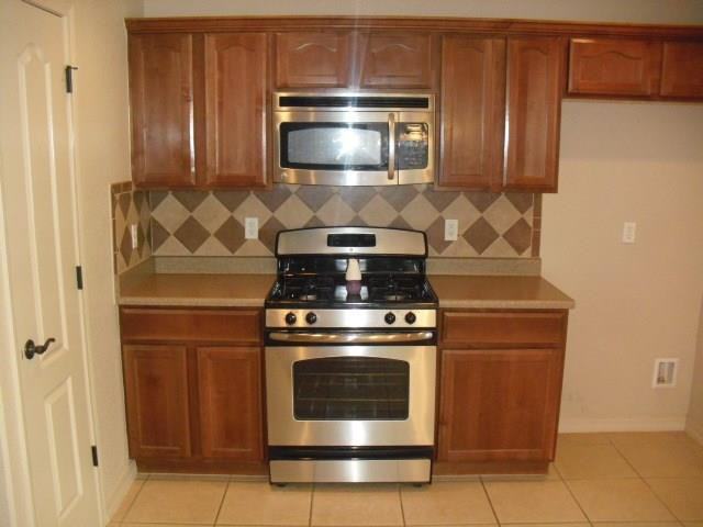 4529 Hugo Reyes Dr - Photo 3 of 14