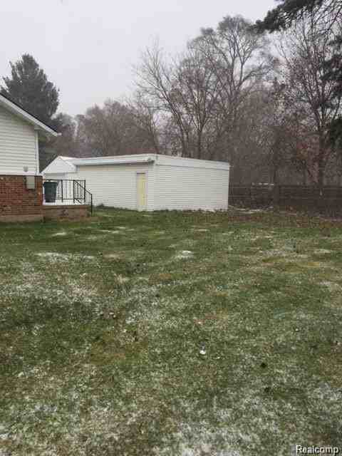 23244 Almira St - Photo 2 of 11