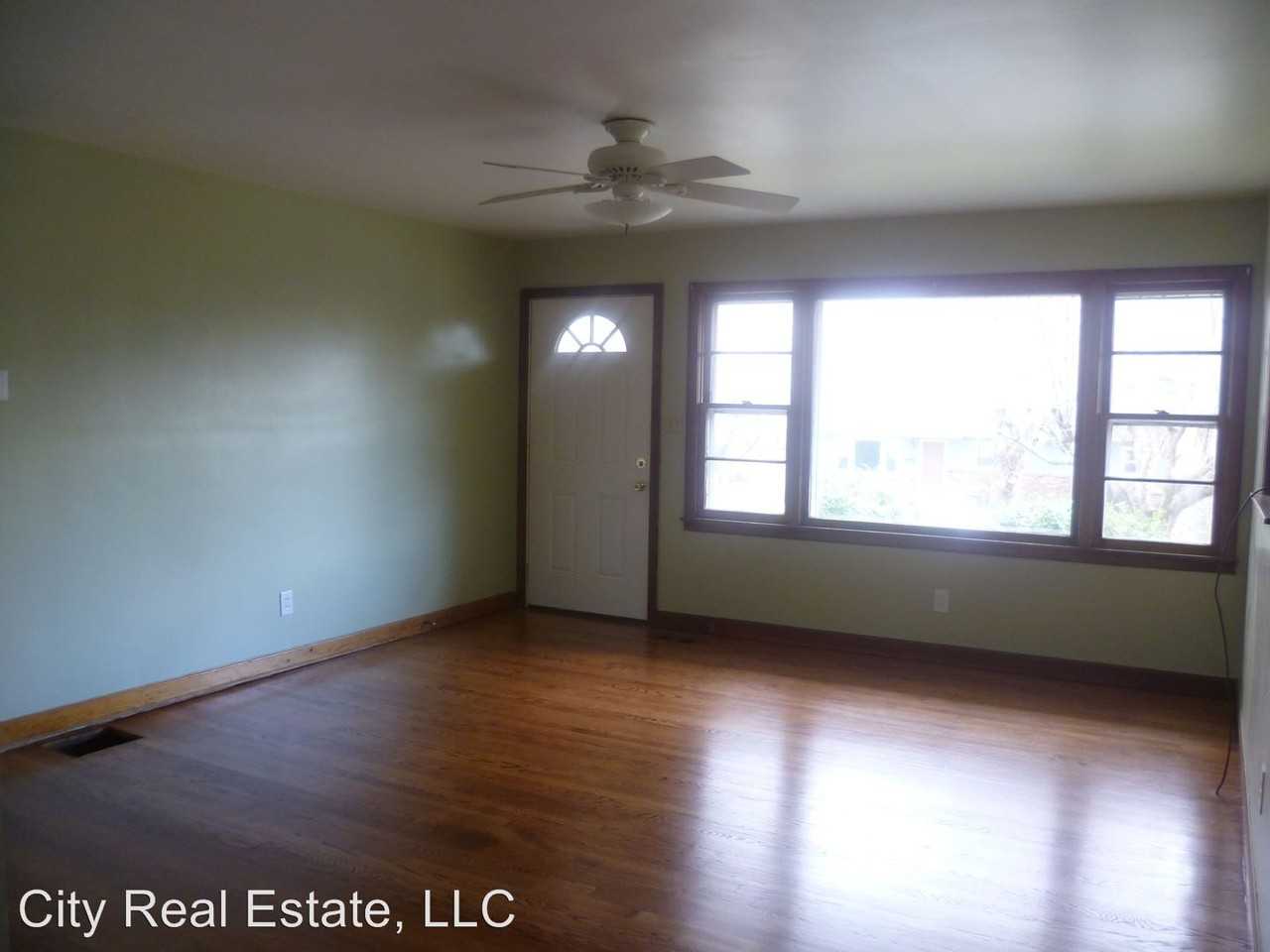 109 Vance Cres Ext - Photo 2 of 11