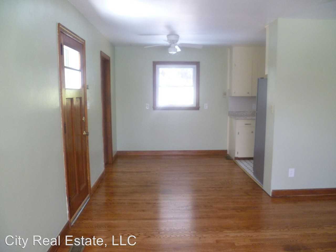 109 Vance Cres Ext - Photo 3 of 11