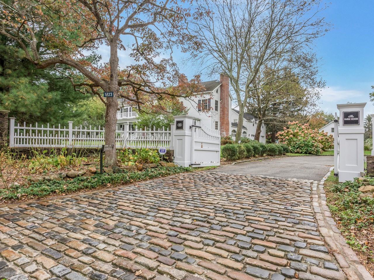 55 Hoaglands Ln - Photo 2 of 20