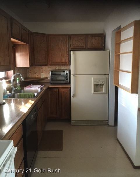 601 D St - Photo 2 of 15