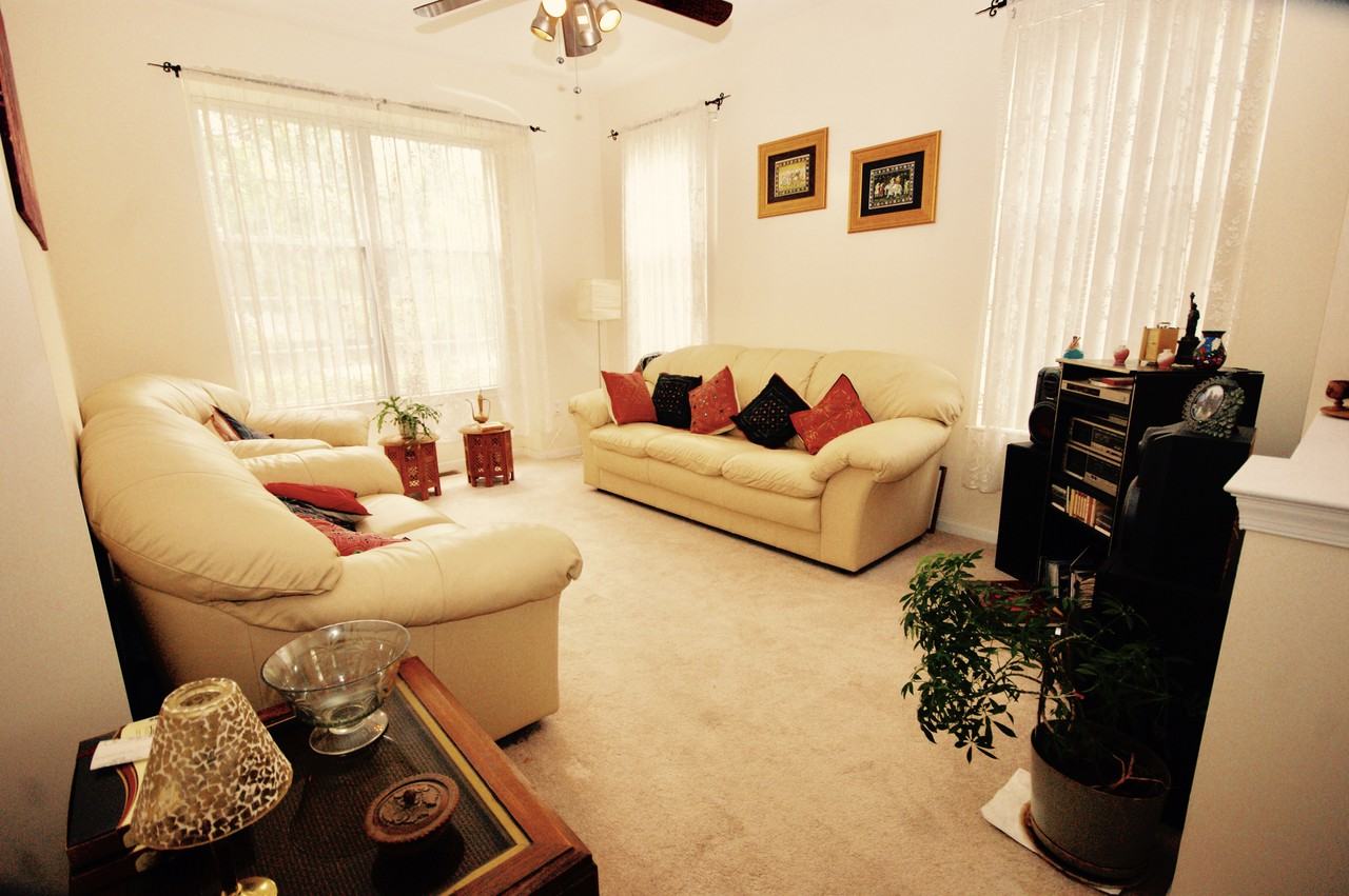 1401 Yarrow Cir - Photo 2 of 9