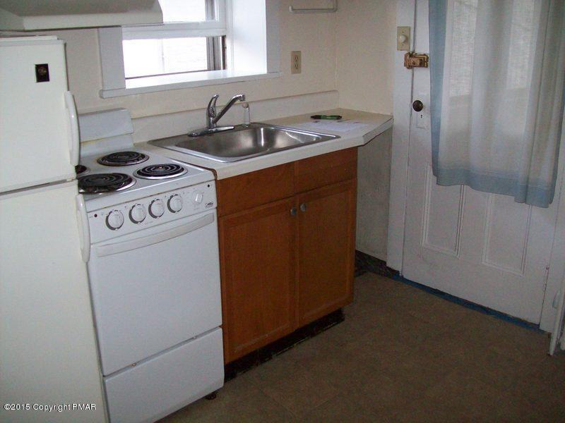 403 Main St - Photo 2 of 10
