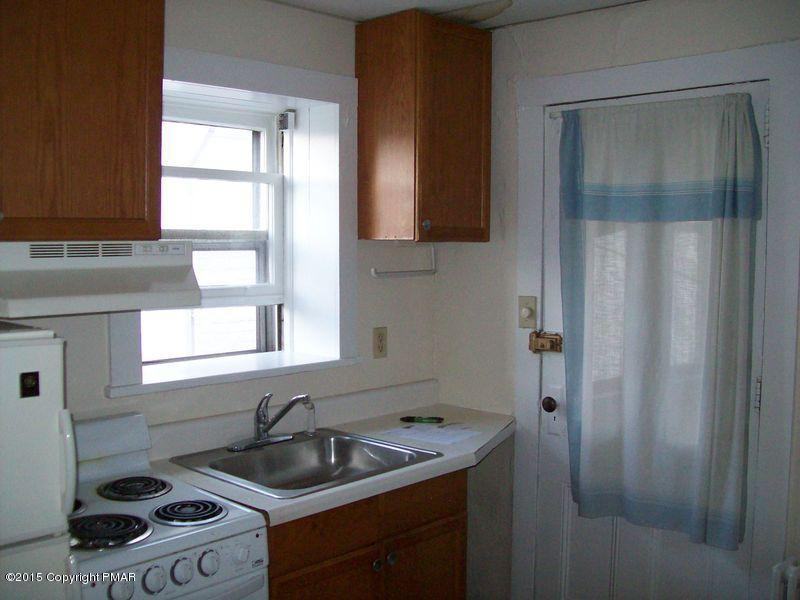 403 Main St - Photo 3 of 10