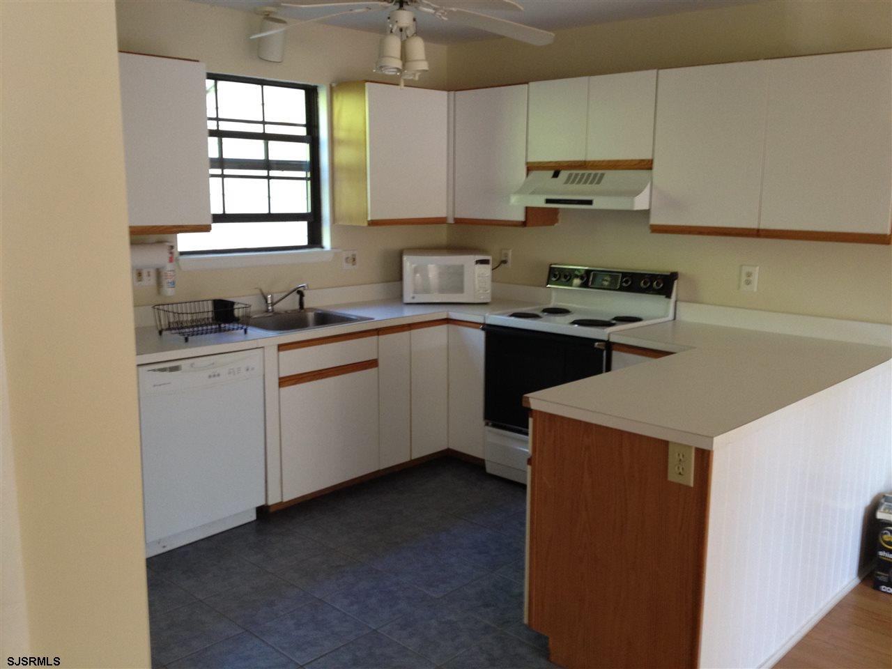 429 London Court II - Photo 2 of 9