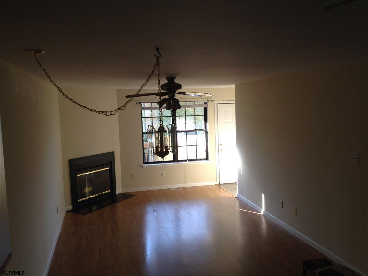 429 London Court II - Photo 3 of 9