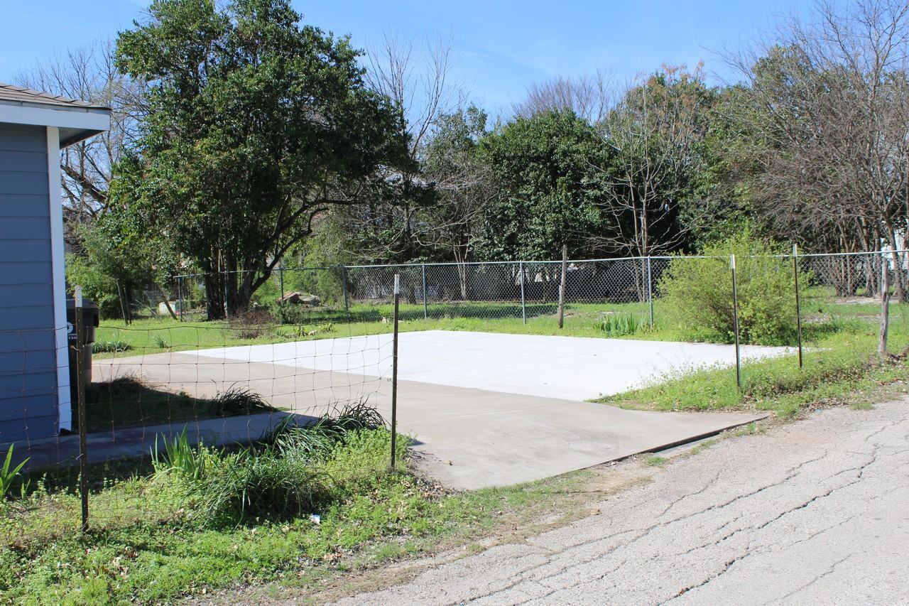 202 Martin Luther King Dr - Photo 3 of 13