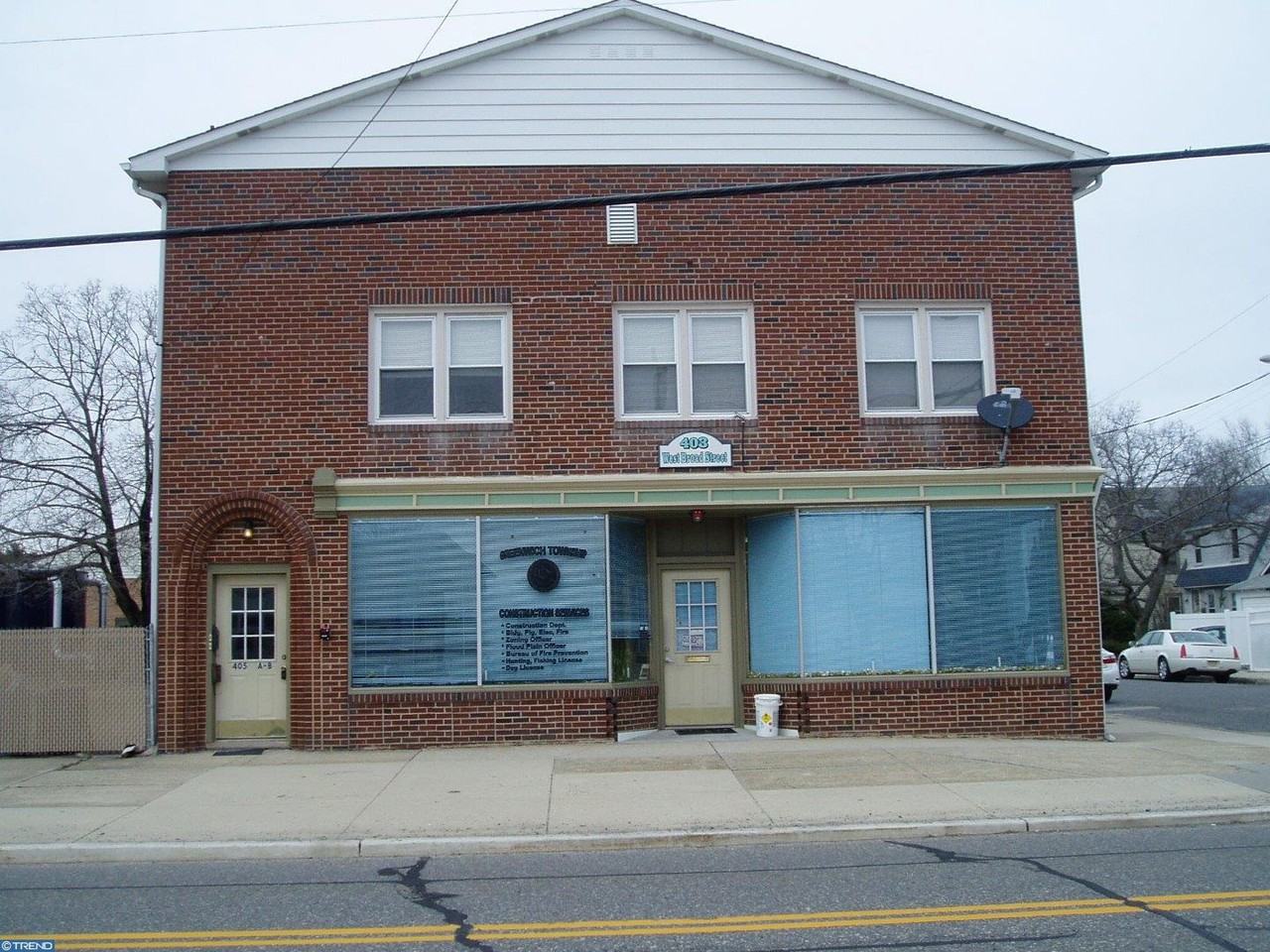 403 W Broad St - Photo 2 of 9