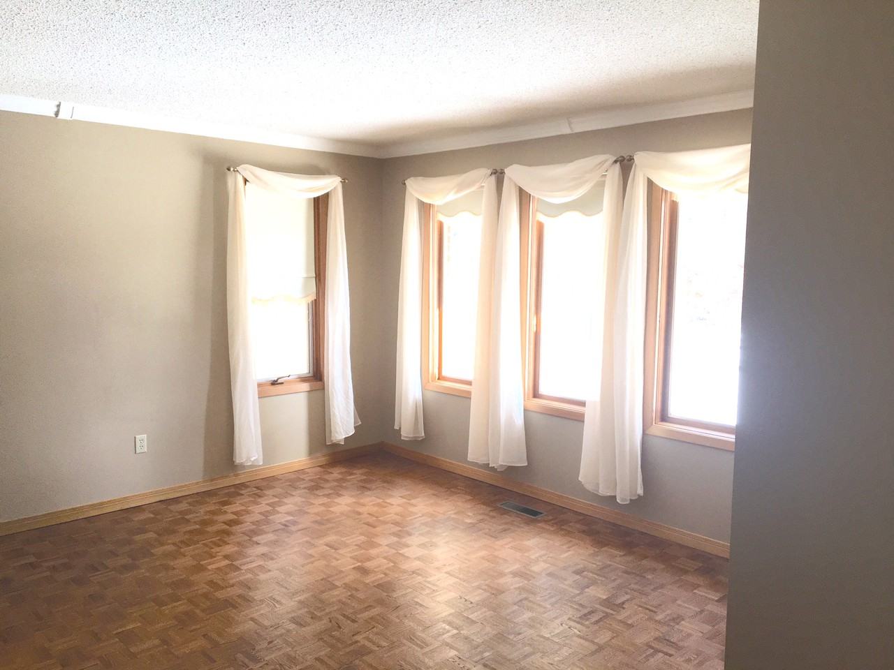 237 Reach St - Photo 3 of 5