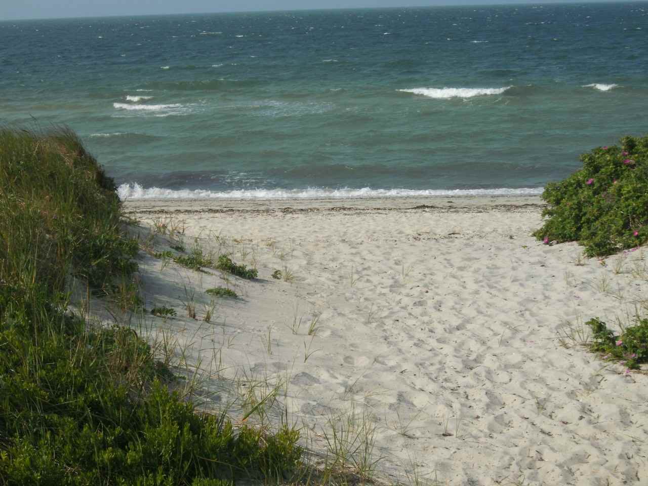 69 Harborview St - Photo 2 of 16